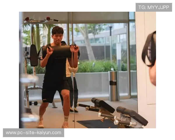 球员训练中被发现使用新款助跑器材，引来讨论