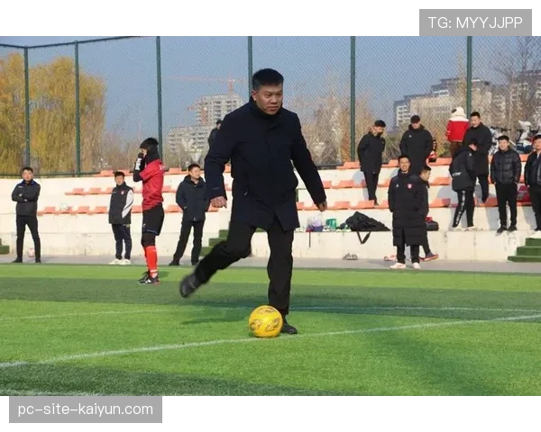 女足球迷增长驱动的社区活动策划案例，社区足球队